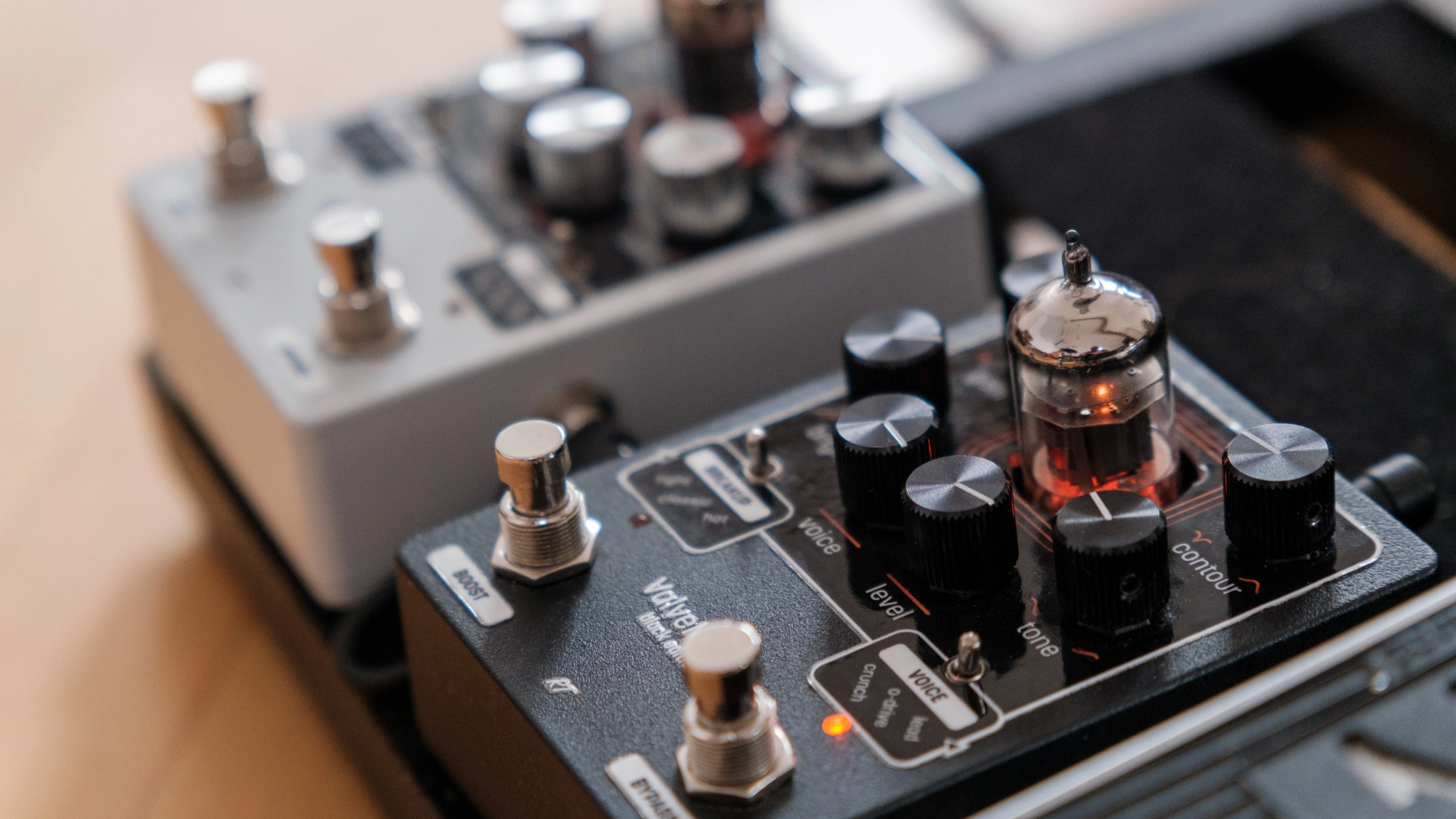 9V Valve Pedal enclosure with control layout